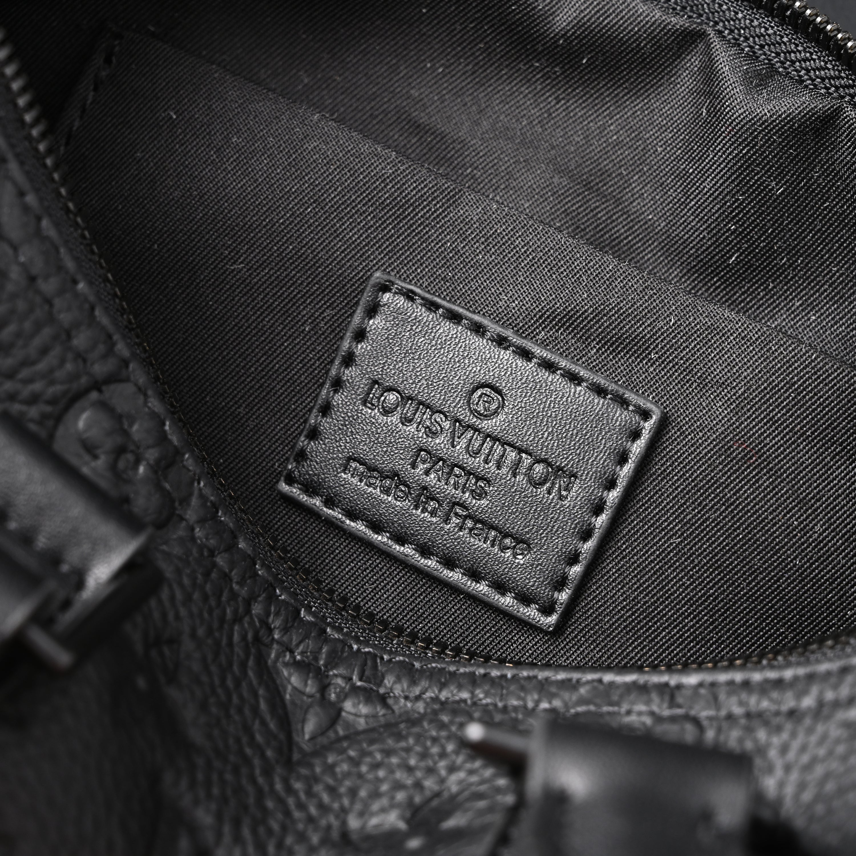 Louis Vuitton Keepall Bandoulière 50 – Monogram Shadow Black Leather